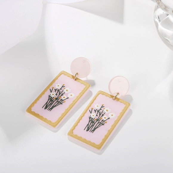 Chocolate by Amanda Jewelry - BRAND NEW PINK GRAFFITI PRINTED EARRINGS